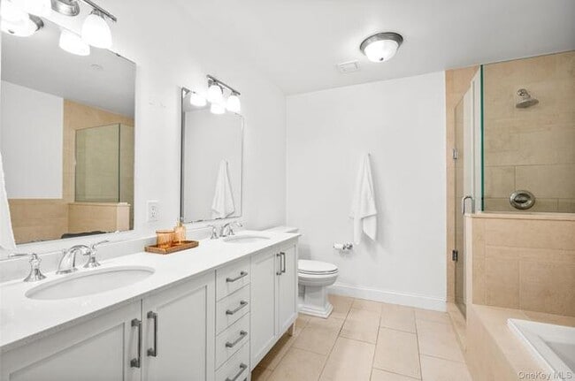 Building Photo - Byron