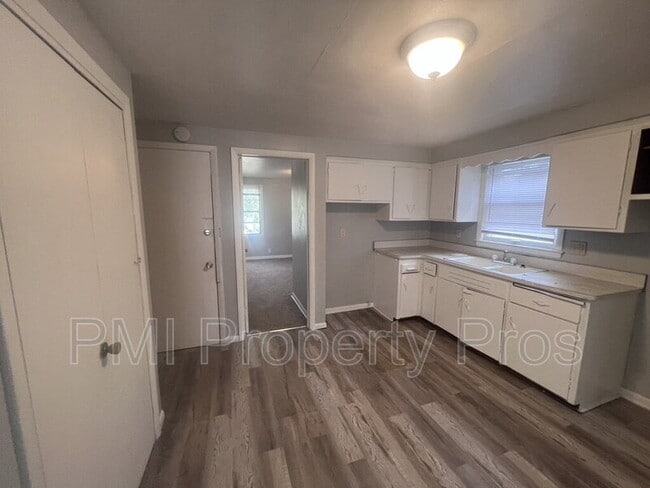 Building Photo - 4566 N 28th St