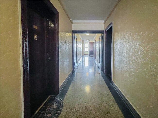Building Photo - 7 9th St