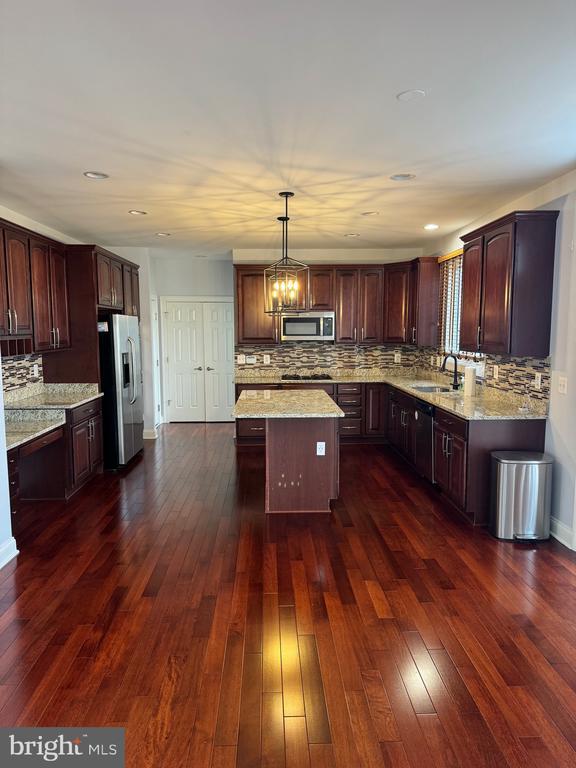 Building Photo - 5105 Hugunin Way