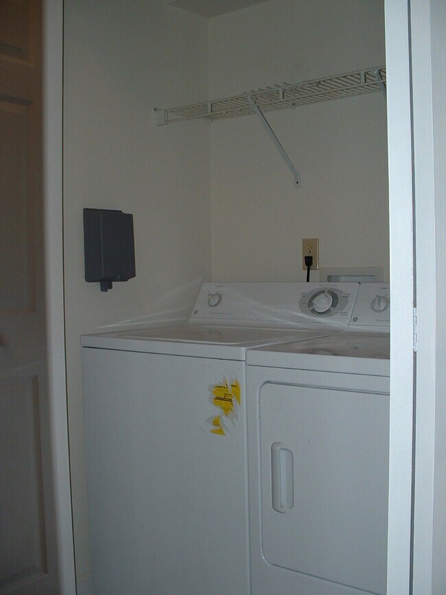 Building Photo - 3 Bed Condo Specially Priced at $1,199/BR (Was $1,490)