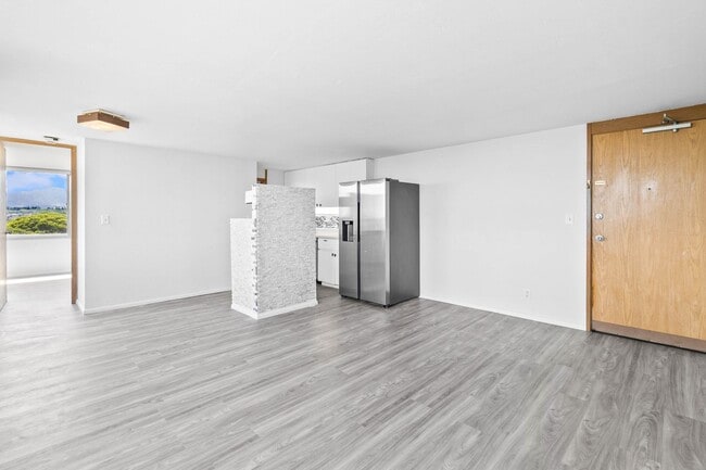 Building Photo - Welcome to your urban oasis!