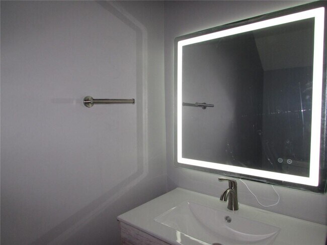 Building Photo - 1716 Twin Brooks Dr SE