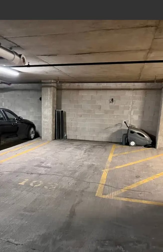 Building Photo - 1600 S Indiana Ave