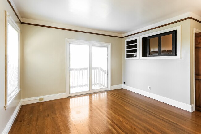 Building Photo - 708 Calmar Ave