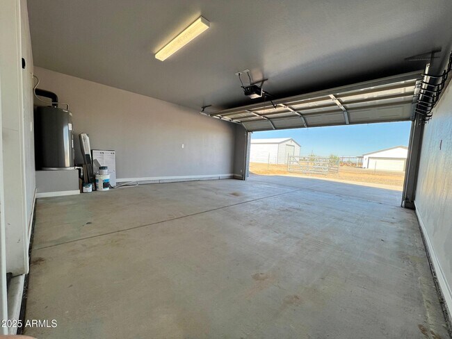 Building Photo - 4552 N Loring Rd