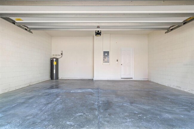 Building Photo - 9377 Meadow Hunt Way