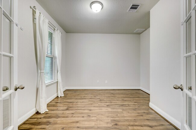 Building Photo - 3602 Bosc Dr