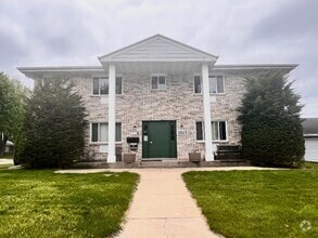 Building Photo - 1513 E Harding Dr