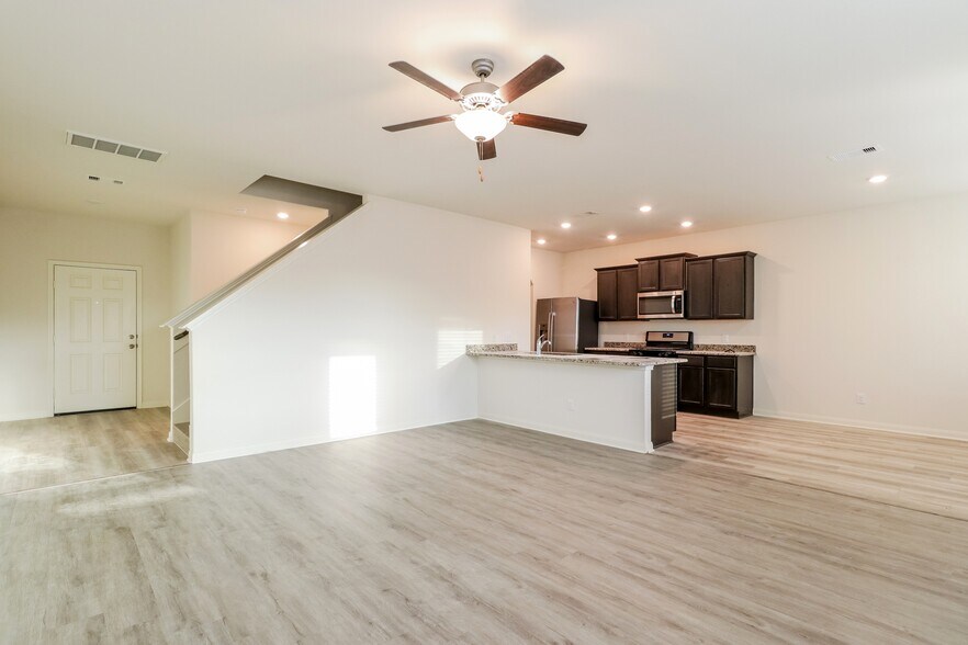 Building Photo - 23135 Shakespeare Dr