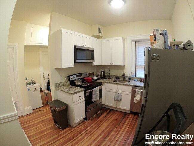 Building Photo - 1463 Beacon St