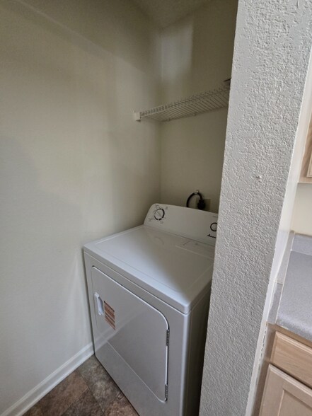 Building Photo - 9421 Links Ln