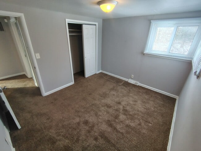 Building Photo - 4190 S Linden Rd