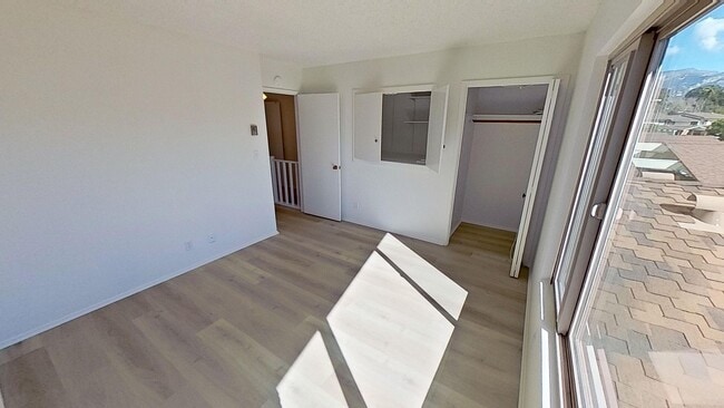 Building Photo - Bright and Spacious 2-Bedroom Condo in Gol...