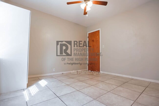 Building Photo - 1542 Parr St