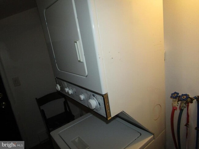 Building Photo - 2522 W Montgomery Ave