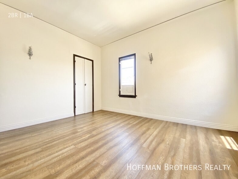 Building Photo - 362 1/2 N Sierra Bonita Ave