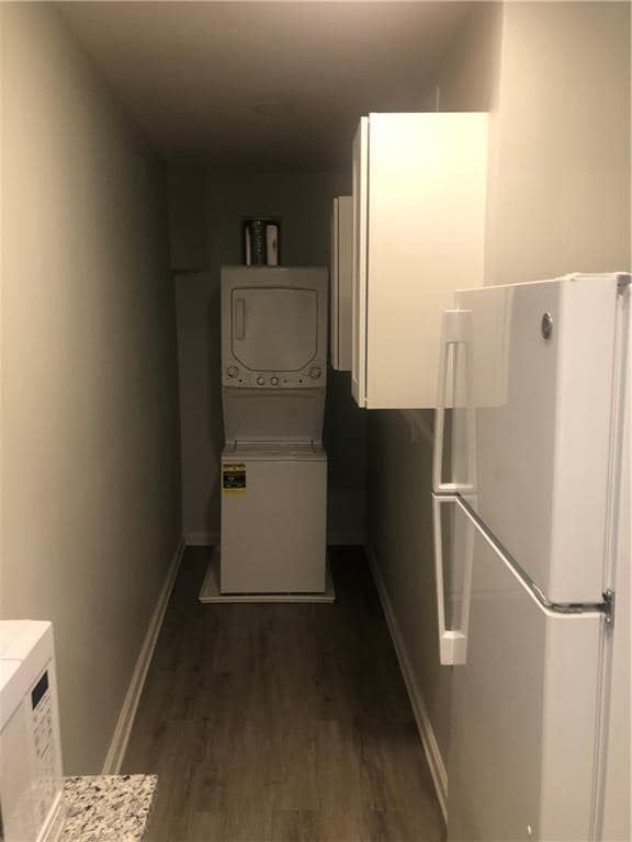 Building Photo - 700 Lynn Cir SW