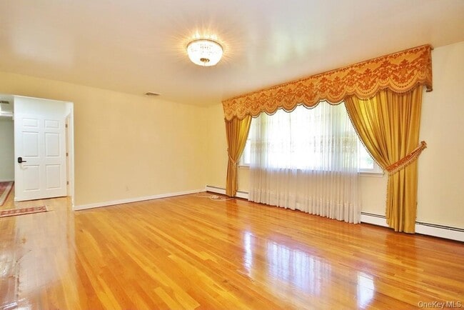 Building Photo - 570 Manville Rd