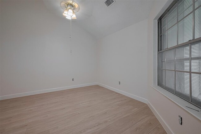 Building Photo - 15934 Barbarossa Dr