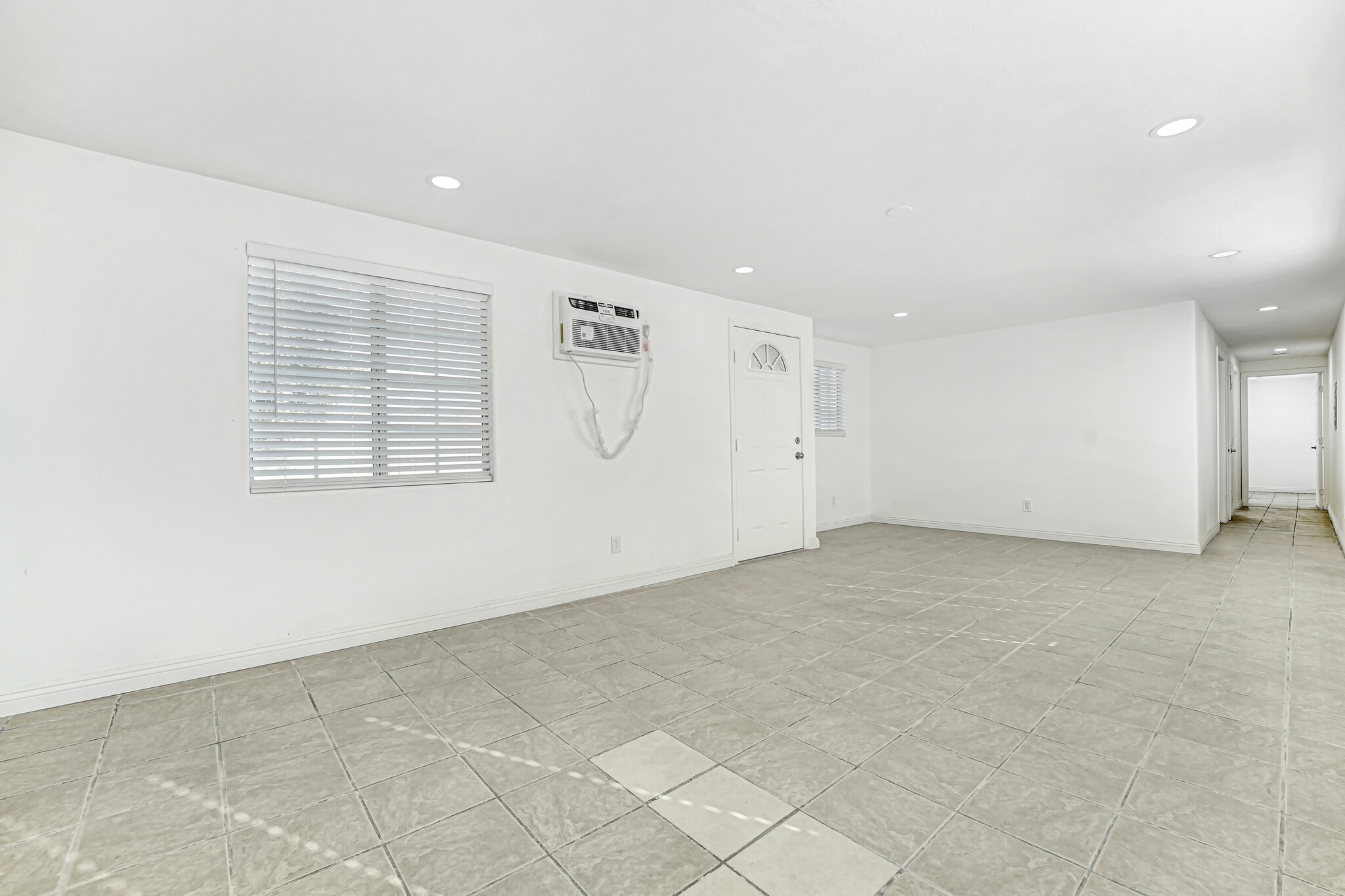 Building Photo - 400 W 109th St