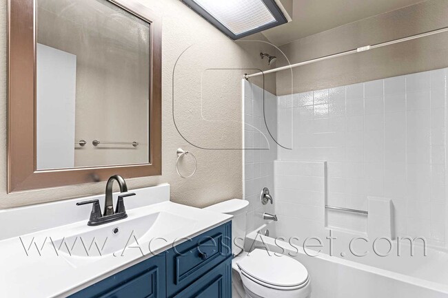 Building Photo - Welcoming 3 Bed / 2 Bath Home in a Peaceful Murrieta Neighborhood