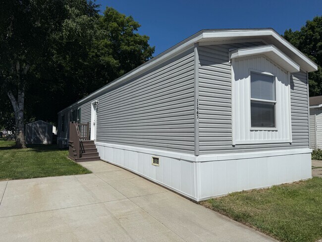 Building Photo - 11965 Springbrook Ct