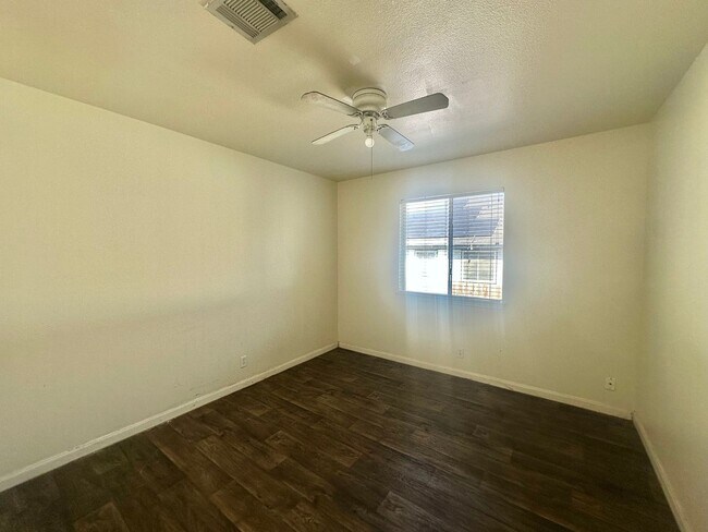 Building Photo - AVAILABLE NOW!