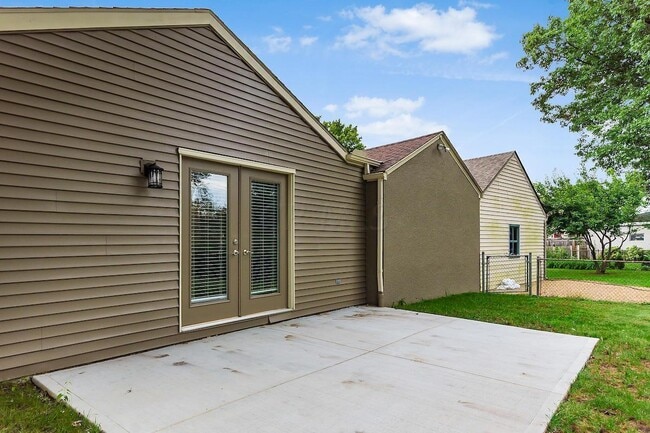 Building Photo - 2242 Wickliffe Rd