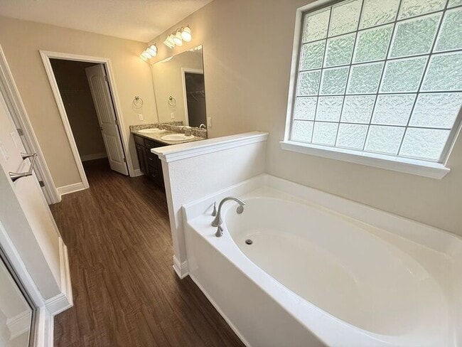 Building Photo - 5227 English Oak Dr