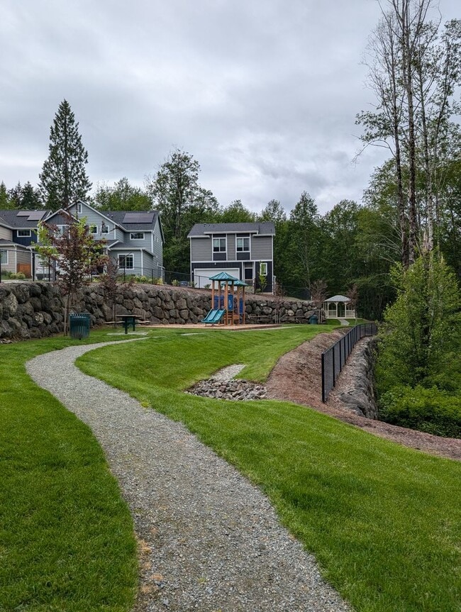 Building Photo - Pristine Bremerton 3 Bedroom Home AVAILABL...