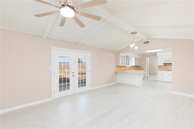 Building Photo - 29 Tulip Ave