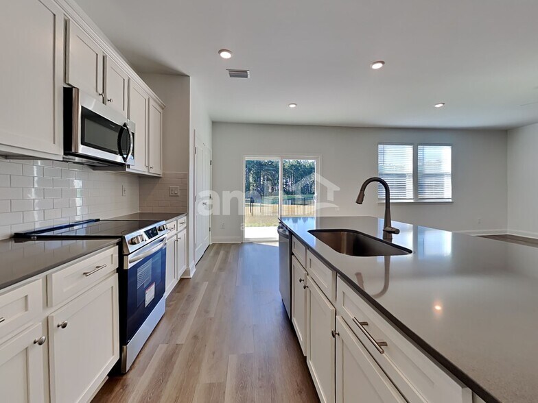 Building Photo - 305 Calla Lily Ct
