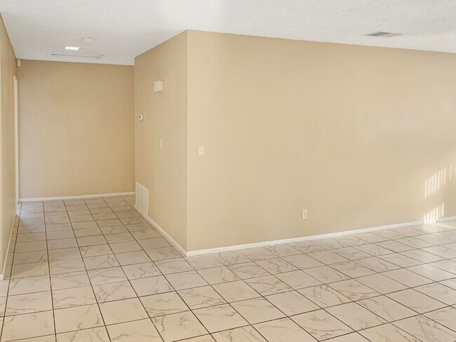 Building Photo - 53666 Avenida Vallejo