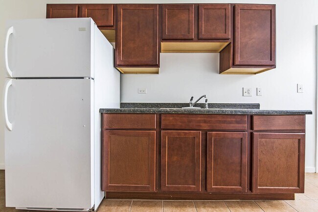 Building Photo - 7263-7269 S Coles