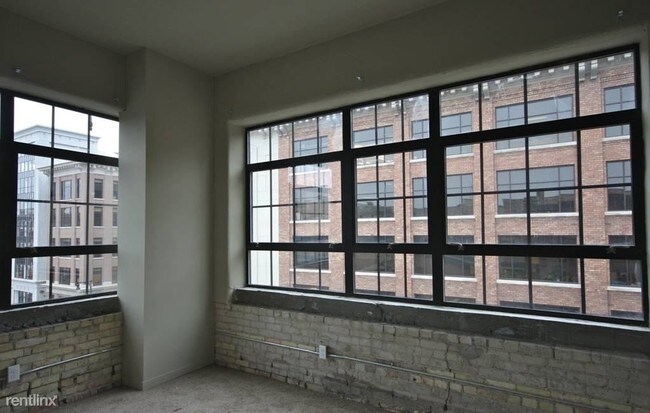 Building Photo - 100 Commerce Ave SW