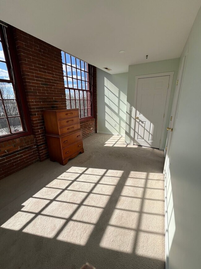 Building Photo - Choice Realty NH Rental Listings