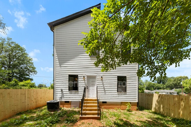Building Photo - 3420 Tappan Pl