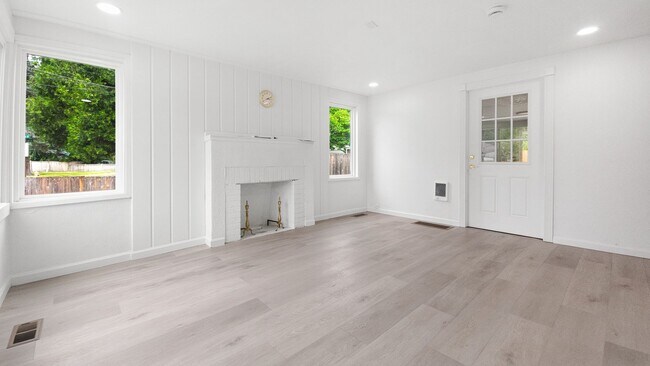 Building Photo - Rambler with Adult Family Home Certification – 3 Bed, 1 Bath + Additional Living Spaces
