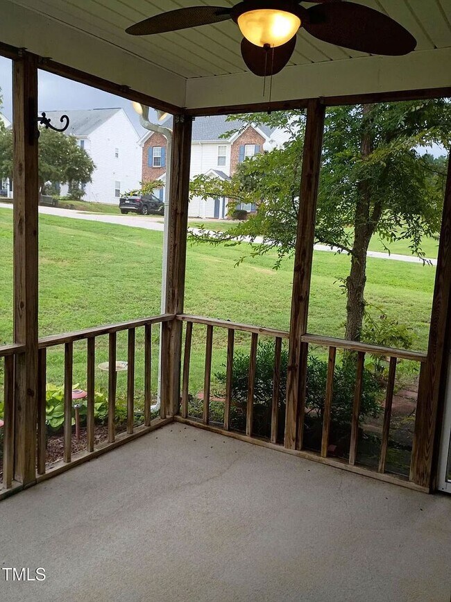 Building Photo - Sought After Riverwood Townhome!