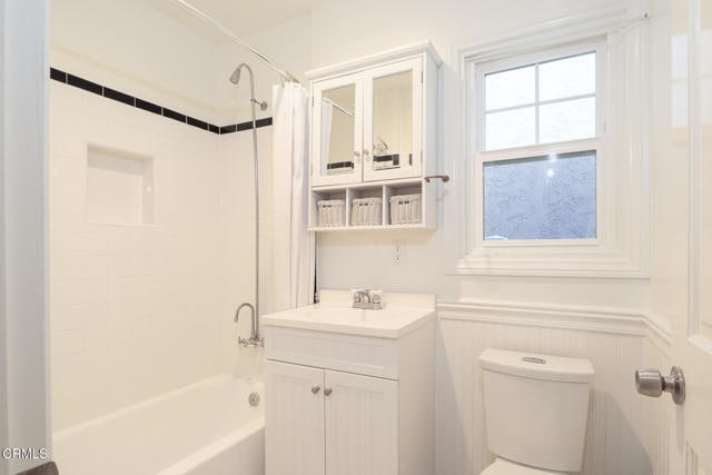 Building Photo - 3845 Sunset Ln