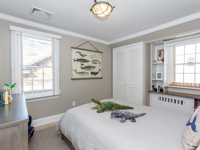 Building Photo - 4-Bed Oasis in Old Greenwich - Spacious 1,829 Sq Ft with 2 Full Baths!"