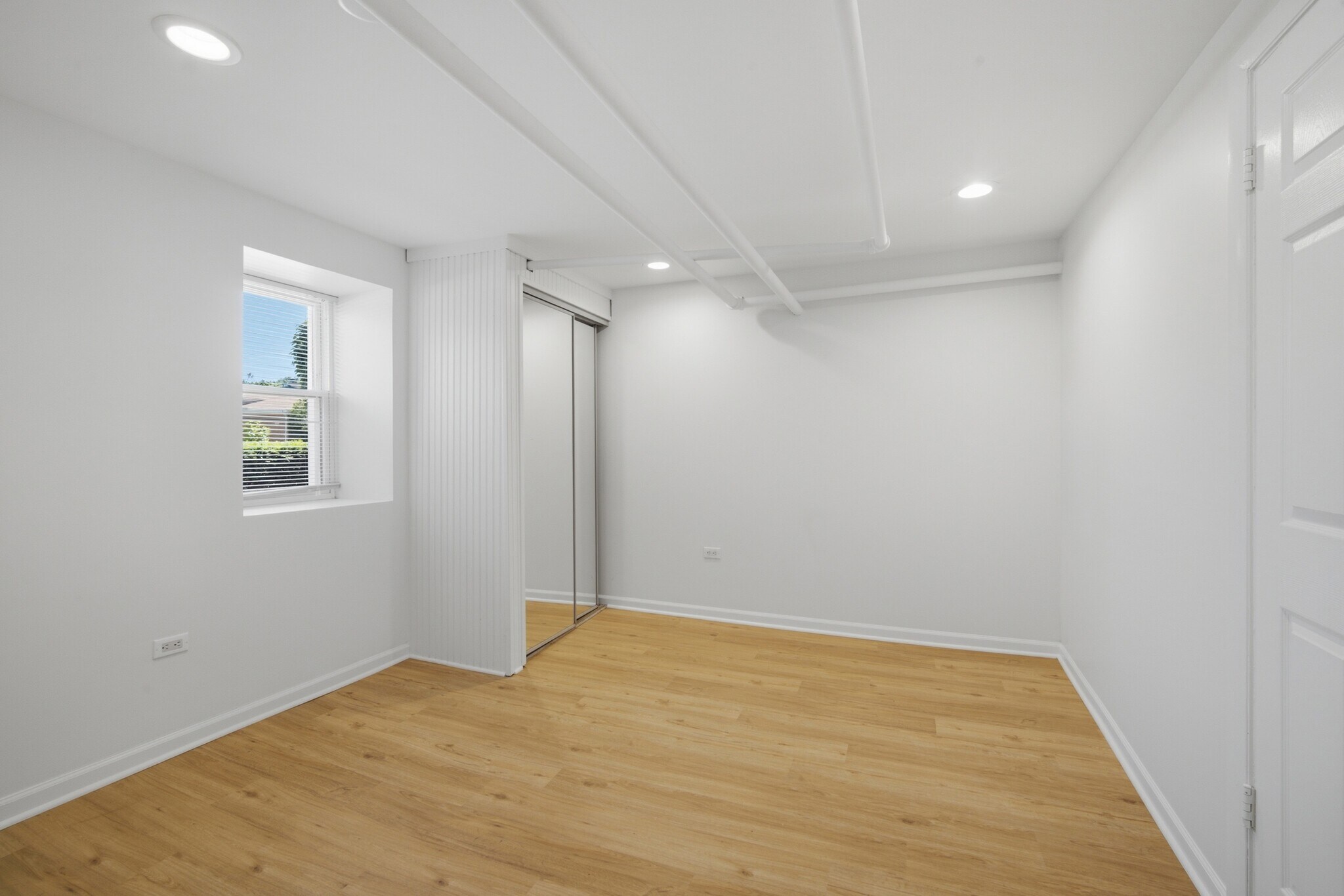 Building Photo - 7314 N Crawford Ave