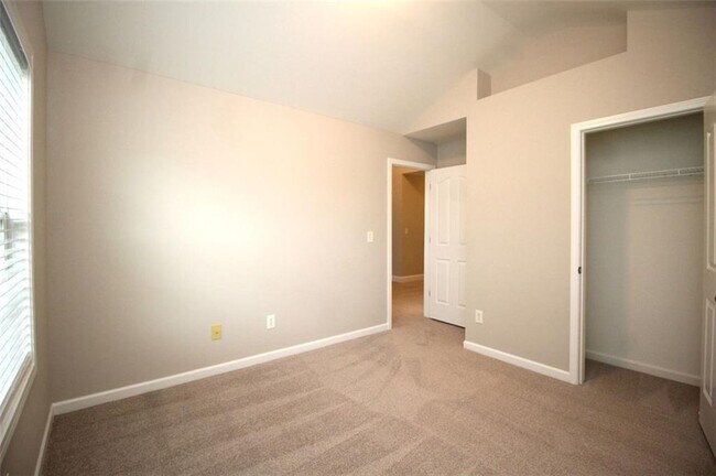 Building Photo - 5721 Apple Grove Rd NE