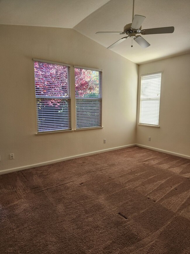 Building Photo - Folsom Parkway 3 Bdrm, 2 bath - Close to s...