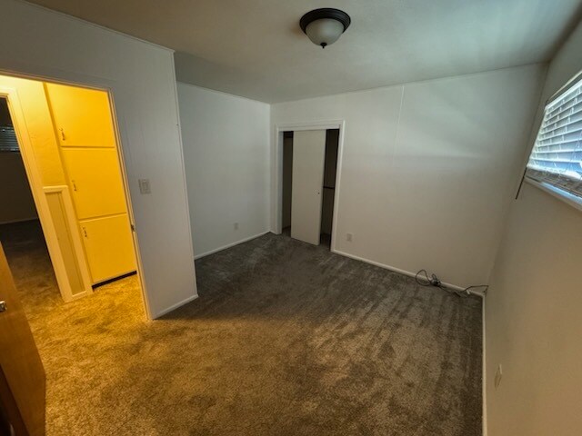 Building Photo - 325 Crestview Way