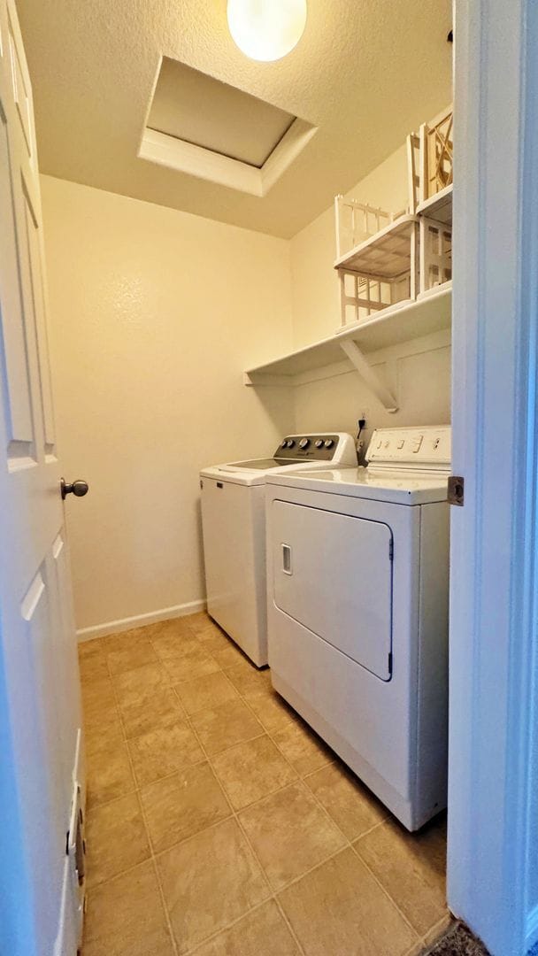 Building Photo - Fantastic NEWER Paint NEWER Carpet 2 Bed 2...