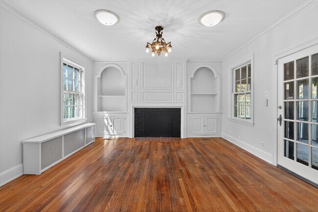 Building Photo - 1436 Acadia St