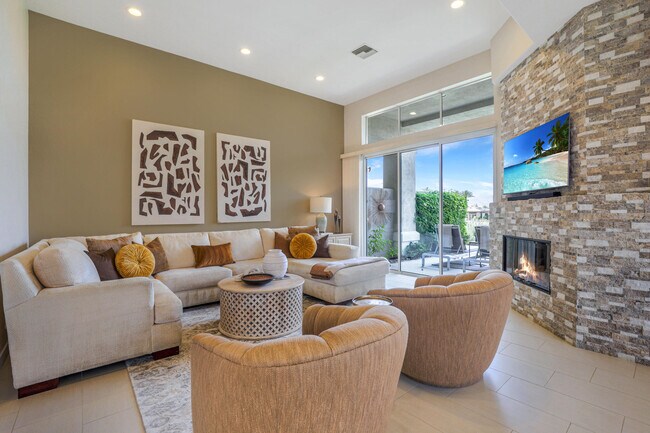 Building Photo - 502 Desert Holly Dr