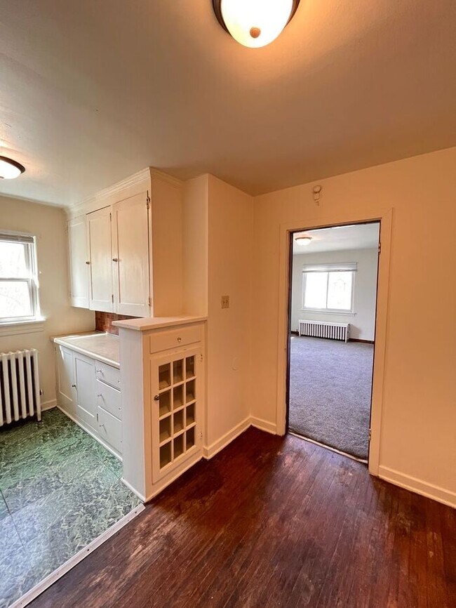 Building Photo - Cozy 1-Bedroom Apartment - Prime Location ...